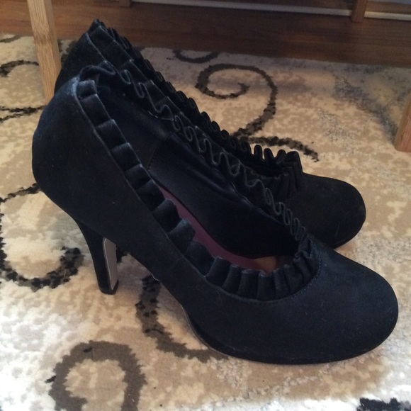 Madden Girl (Mis-Matched Size!) Black Heels - Picture 2 of 9